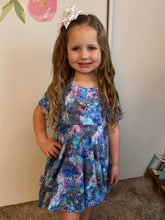 Load image into Gallery viewer, Valentine’s Day- heart statement necklace