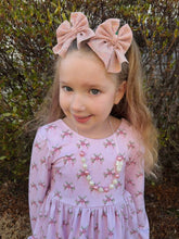 Load image into Gallery viewer, Valentine’s Day- bow statement necklace