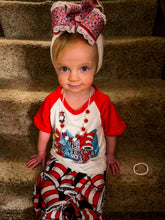 Load image into Gallery viewer, Read- Cat in the Hat statement necklace